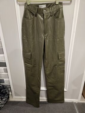 Abercrombie & Fitch Olive Faux Leather Cargo Pants Size 25 / 0